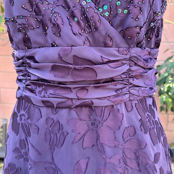 Narianna Sleeveless V Shape Beaded Top, Floral Dress - Picture 10 of 15